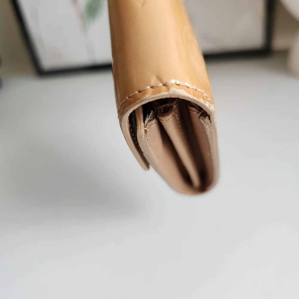 Louis Vuitton Tan Wallet- need one with the wristlet so used 1x 🙌includes LV bag - Picture 12 of 14